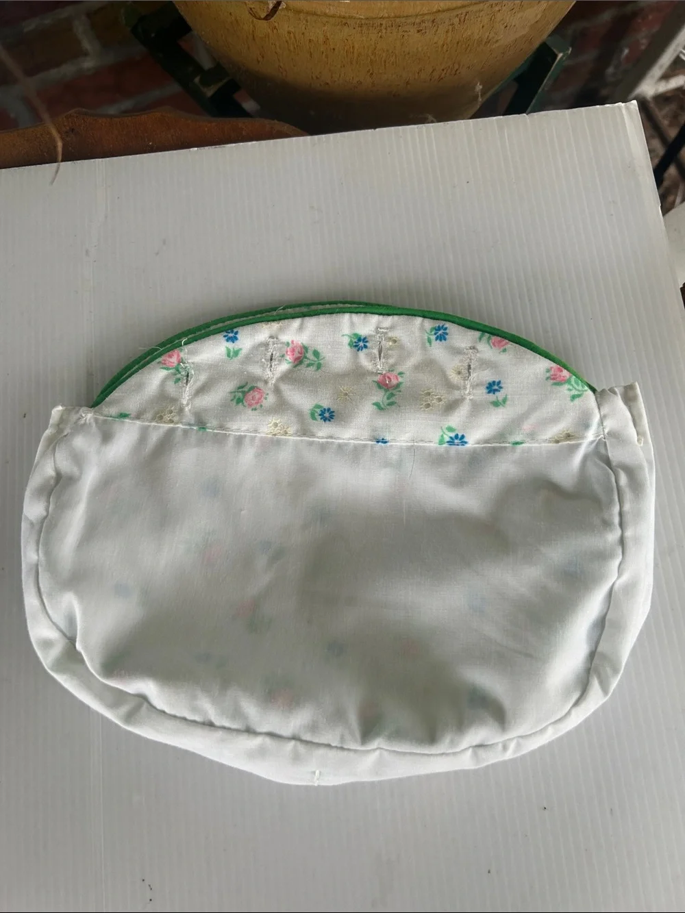 Vintage White Floral Embroidered Clutch with Wooden Handle